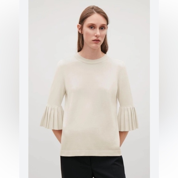 NWT COS
 
Knitted Top With Pleated Sleeves - Picture 1 of 9